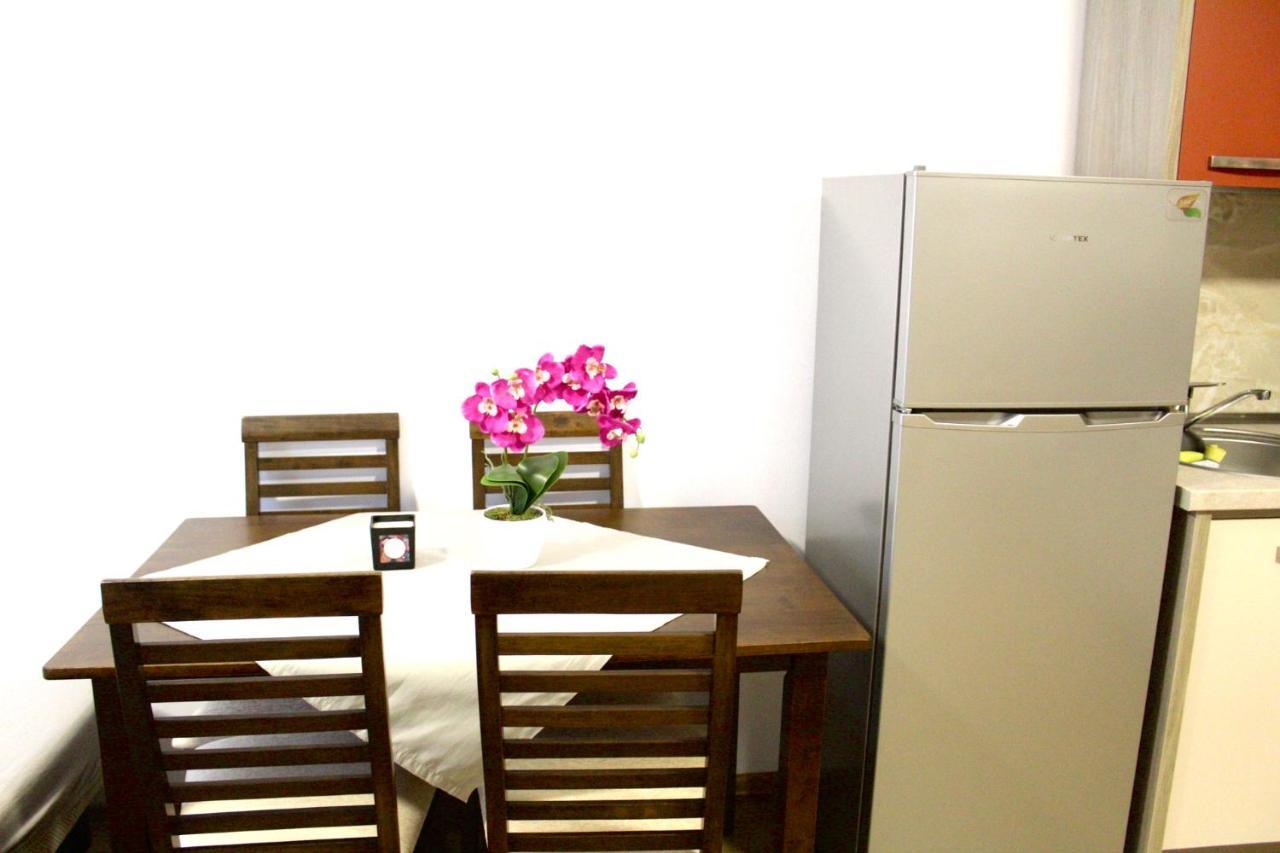 Apartman Sarah Apartment Oradea Exterior photo