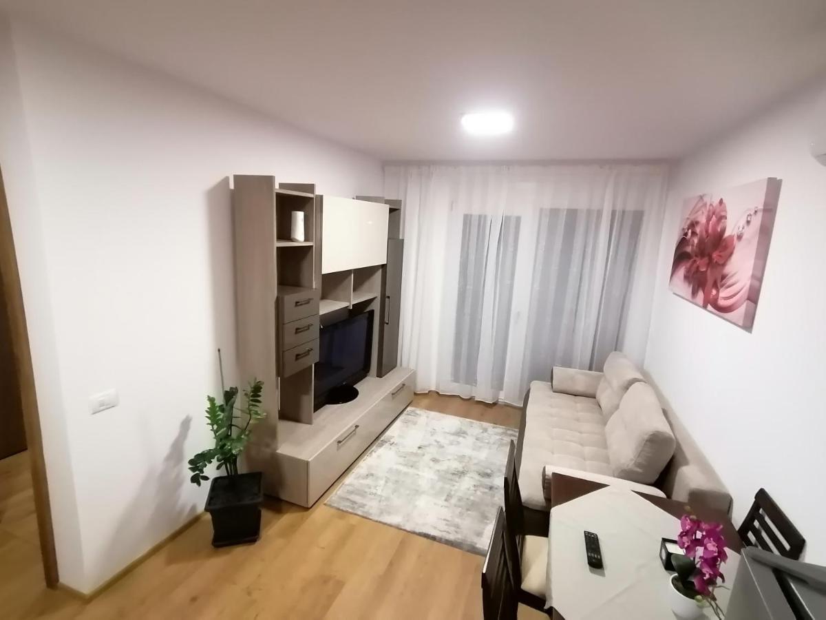 Apartman Sarah Apartment Oradea Exterior photo