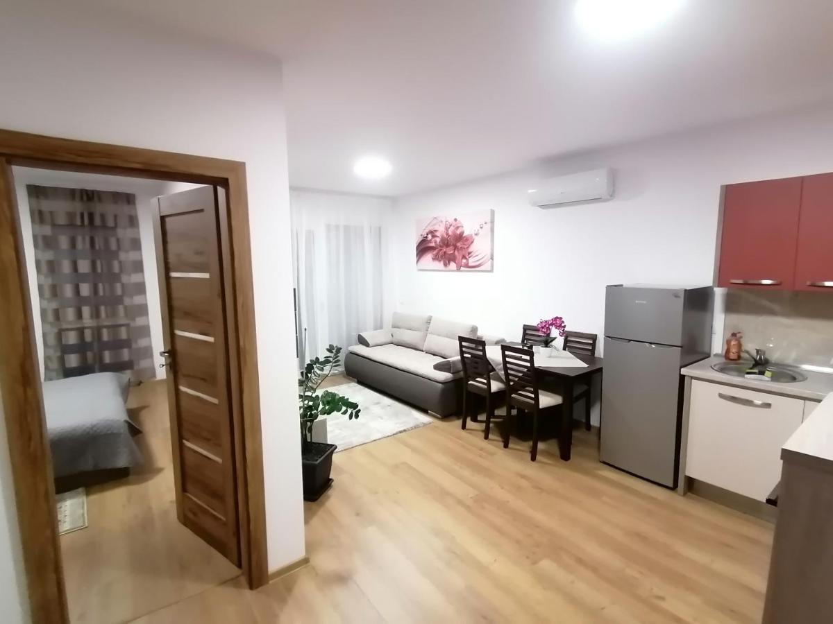 Apartman Sarah Apartment Oradea Exterior photo