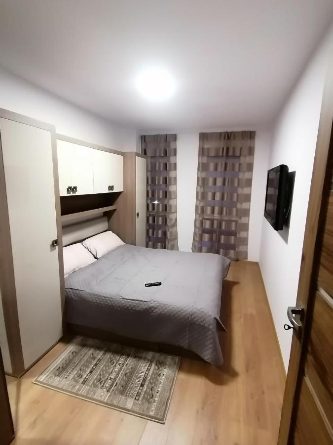 Apartman Sarah Apartment Oradea Exterior photo