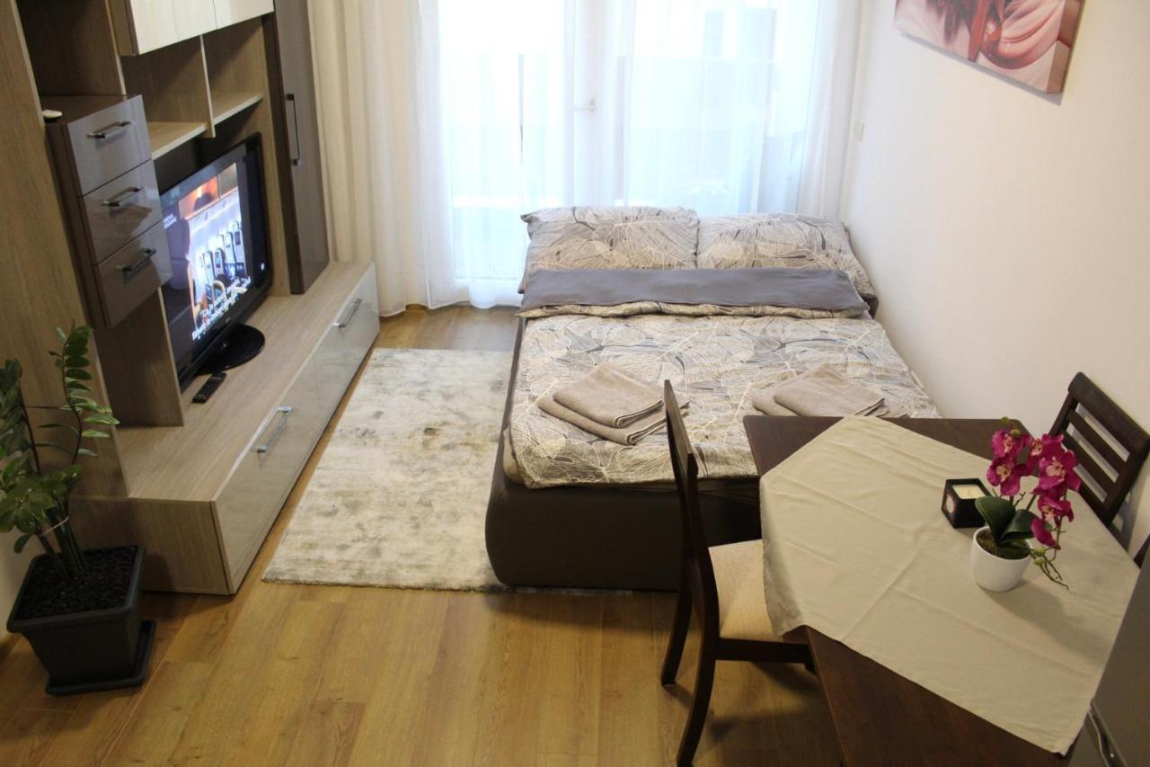 Apartman Sarah Apartment Oradea Exterior photo